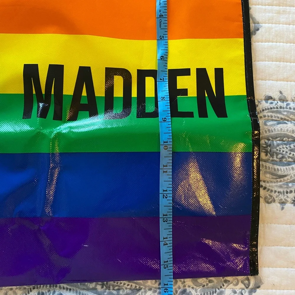 STEVE MADDEN PRIDE BAG 🌈